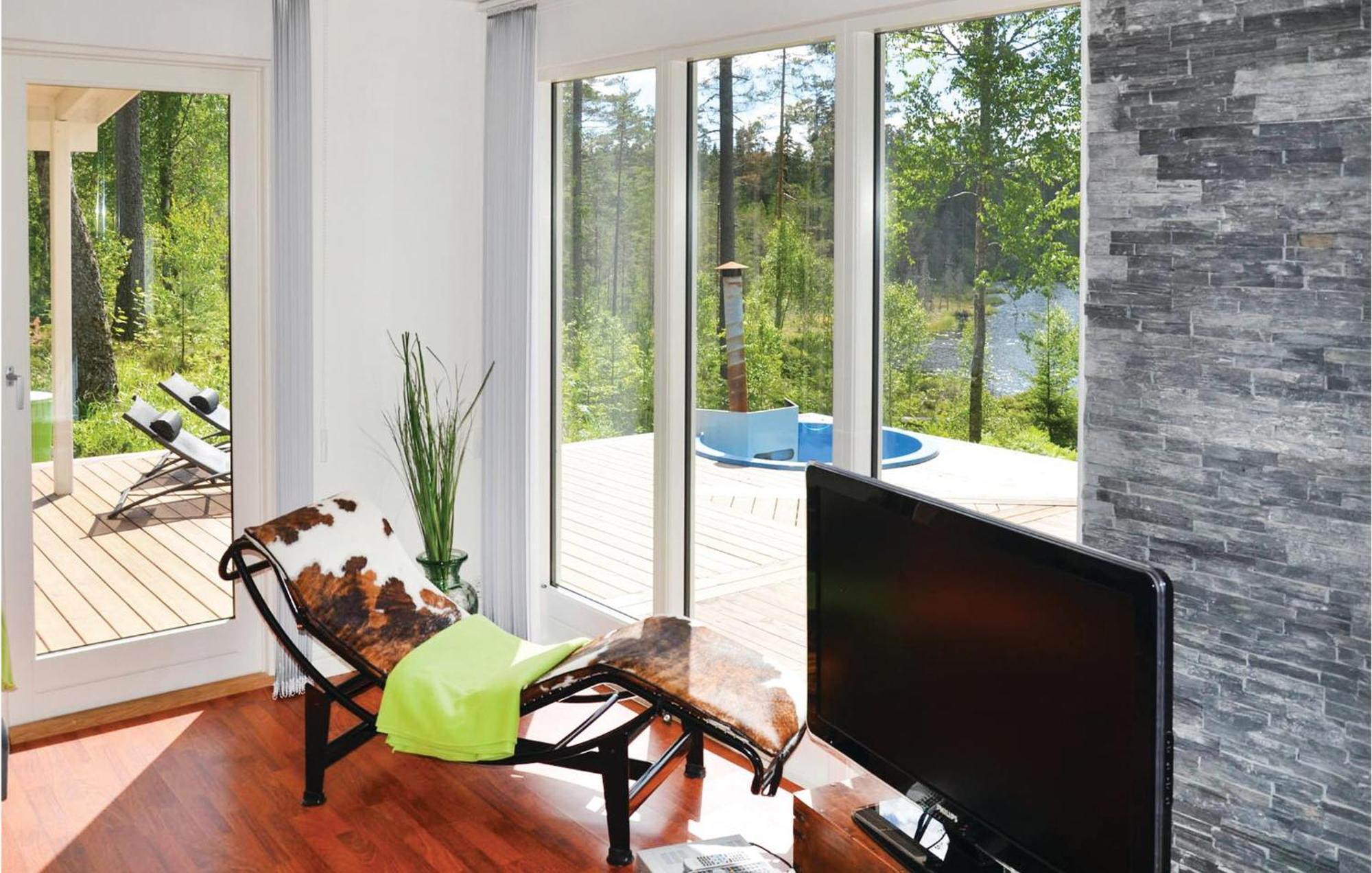 Nice Home In Sunne With Jacuzzi Alvsatern Exteriér fotografie
